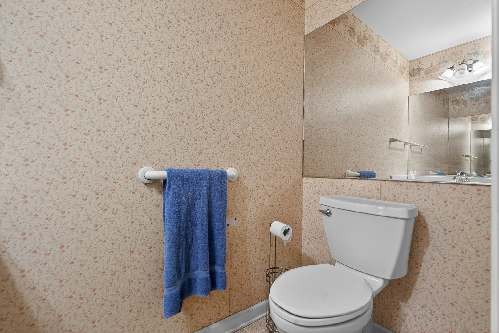 25651 W Illinois Route 60 Highway, Grayslake, IL 60030