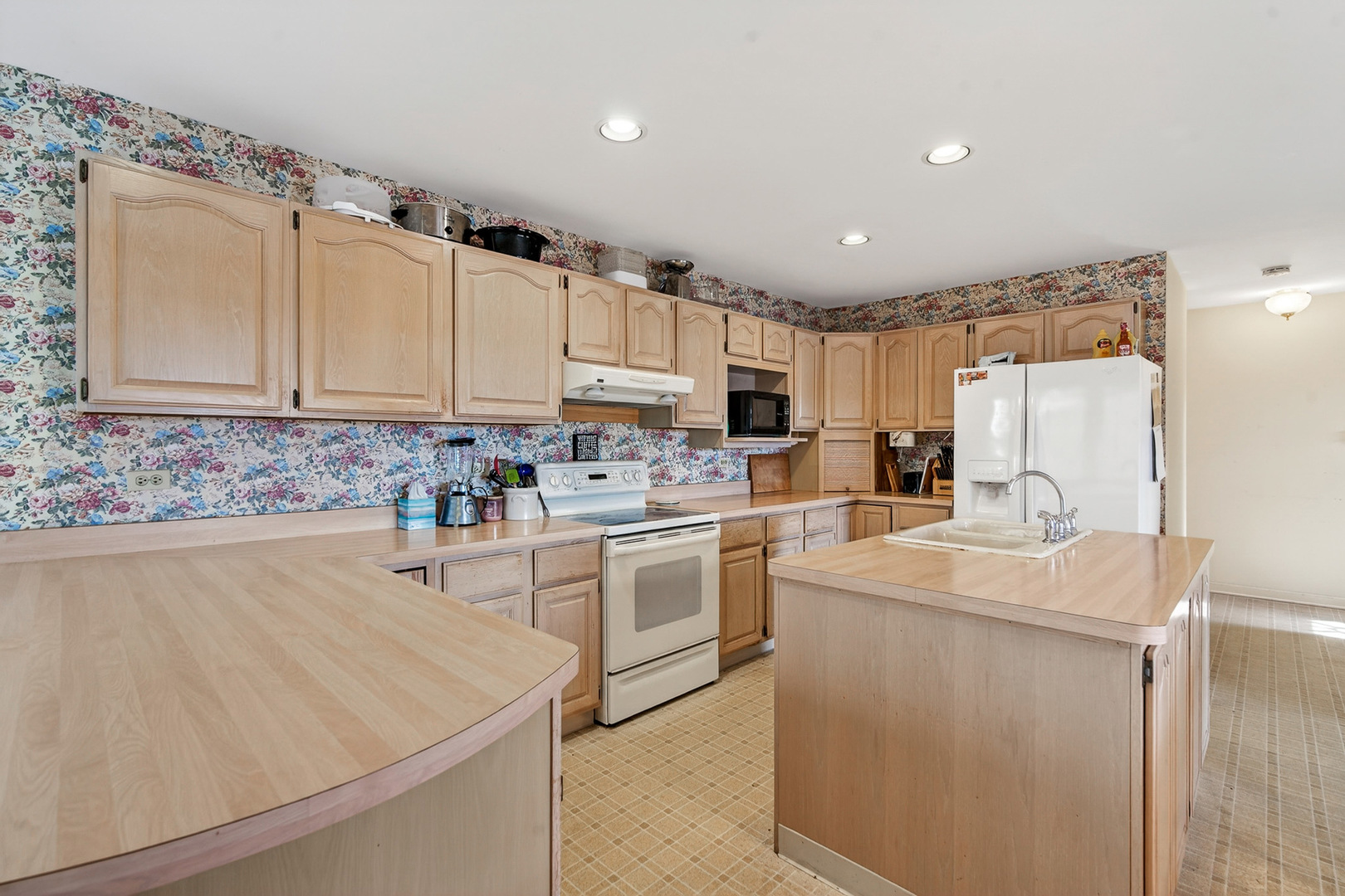 25651 W Illinois Route 60 Highway, Grayslake, IL 60030