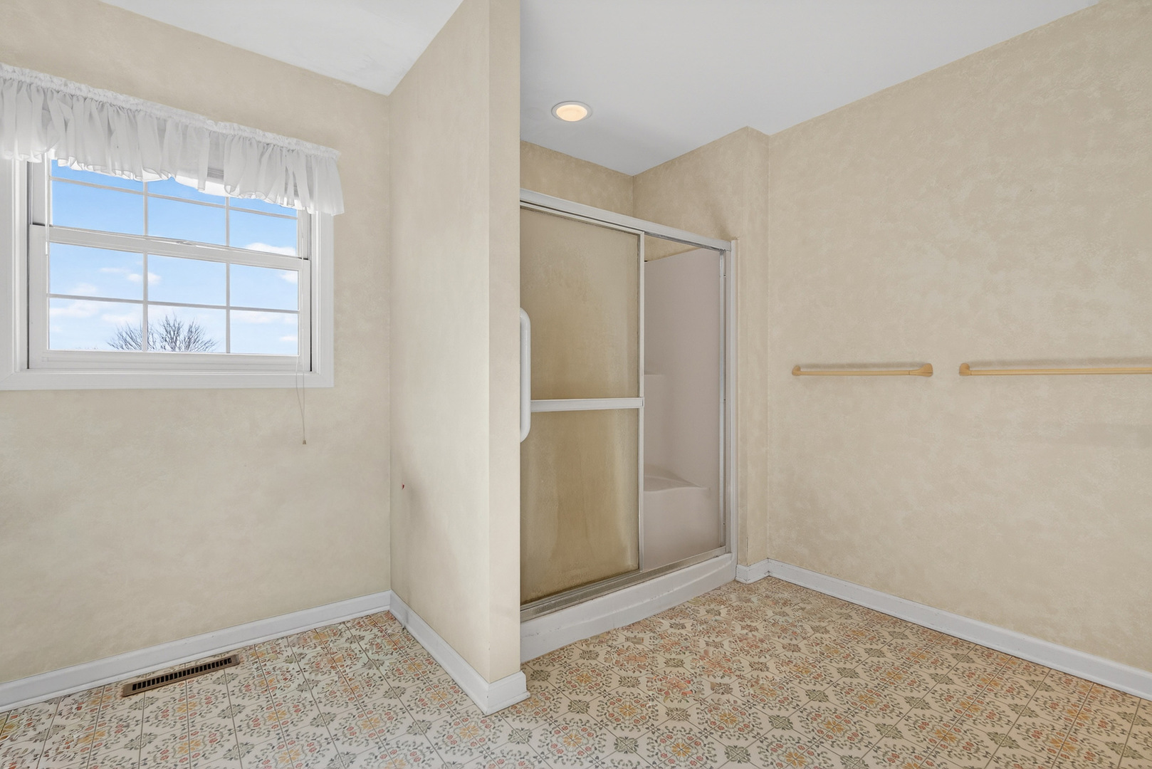 25651 W Illinois Route 60 Highway, Grayslake, IL 60030