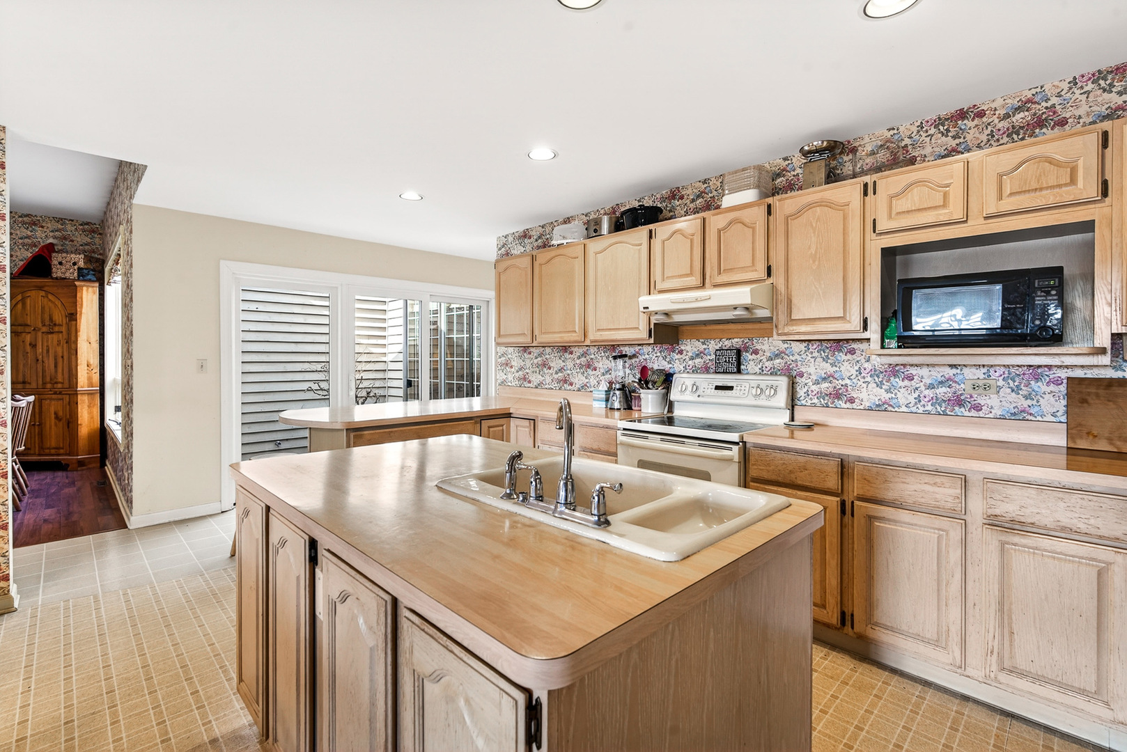 25651 W Illinois Route 60 Highway, Grayslake, IL 60030