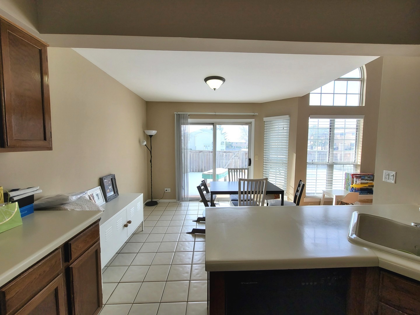 615 Newbury Lane, Schaumburg, IL 60173