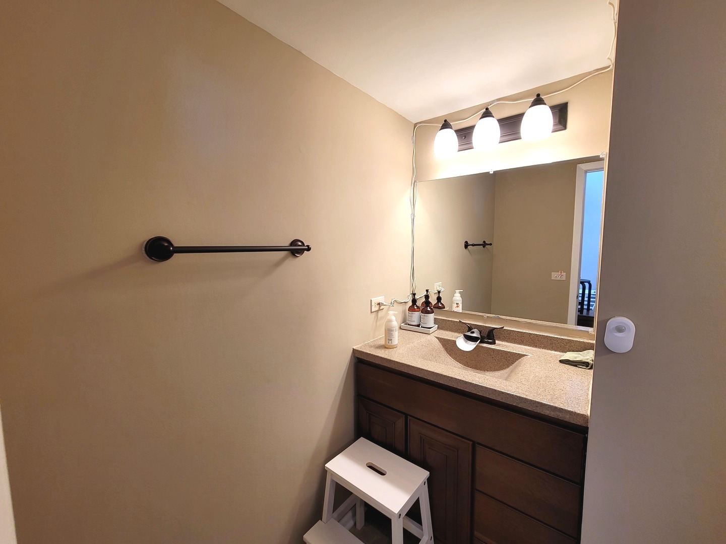 615 Newbury Lane, Schaumburg, IL 60173