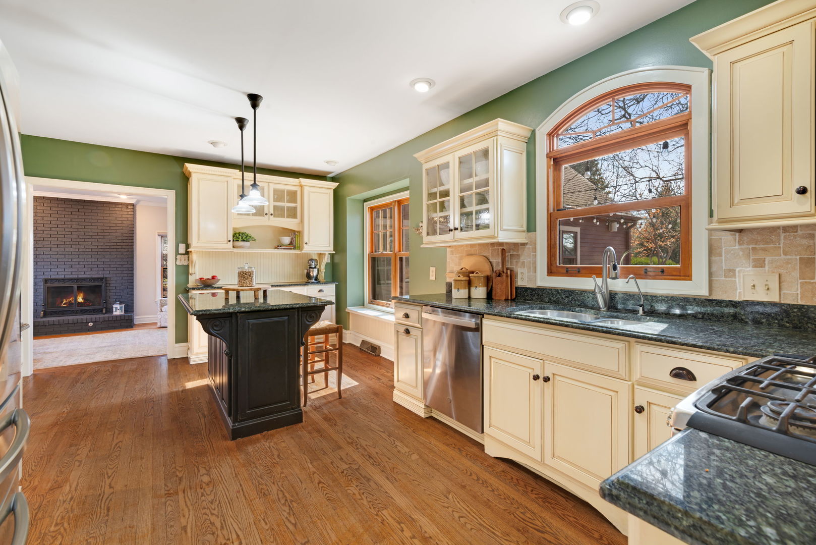 39W113 Ridge Line Road, St. Charles, IL 60175