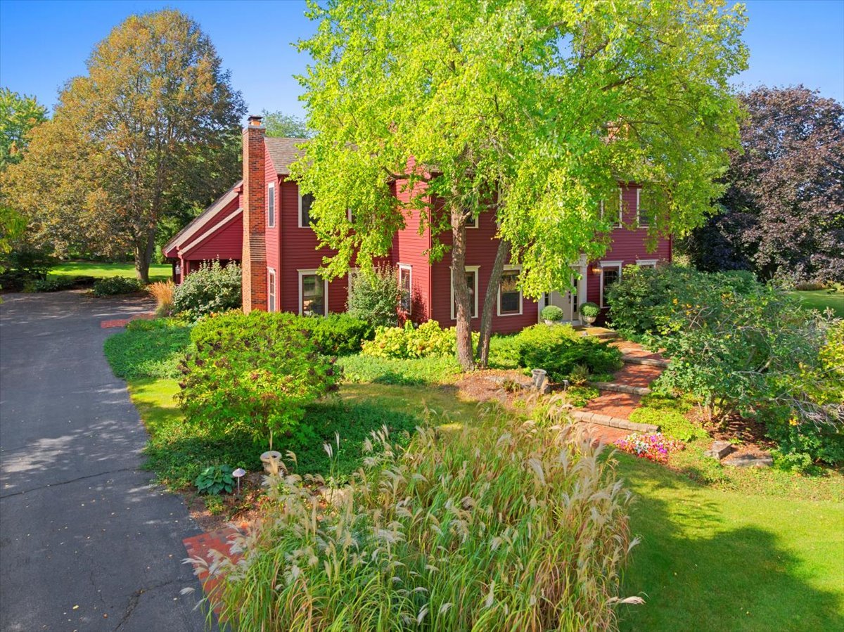 39W113 Ridge Line Road, St. Charles, IL 60175