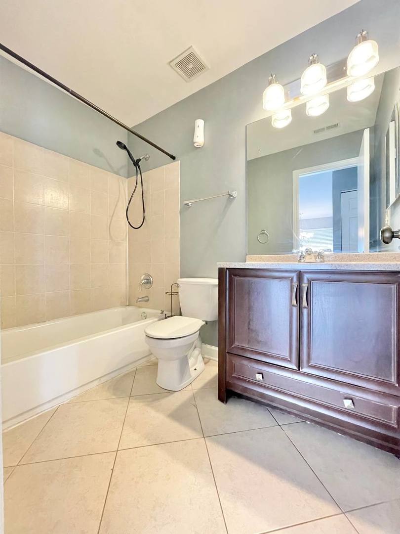 452 GLORIA Lane #452, Oswego, IL 60543