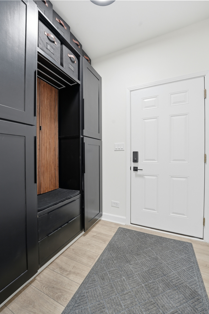 1124 Bartholdi Court, Carol Stream, IL 60188