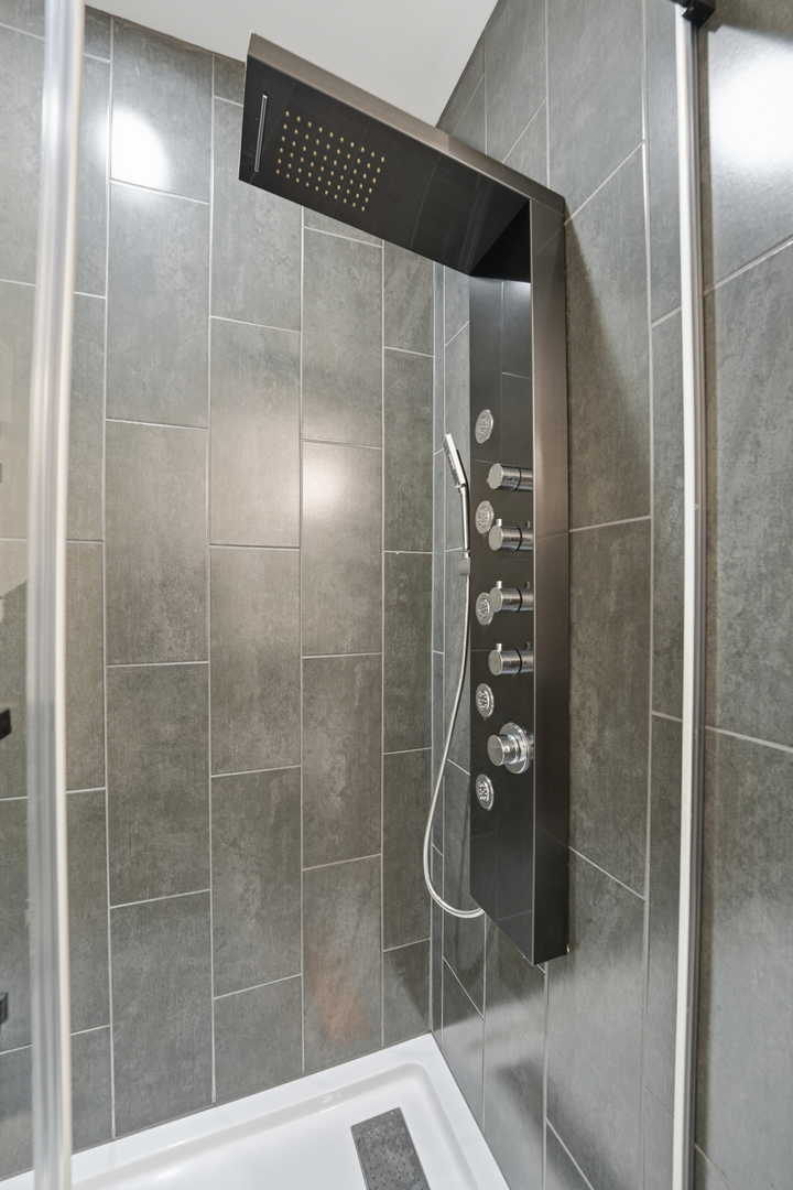 1124 Bartholdi Court, Carol Stream, IL 60188