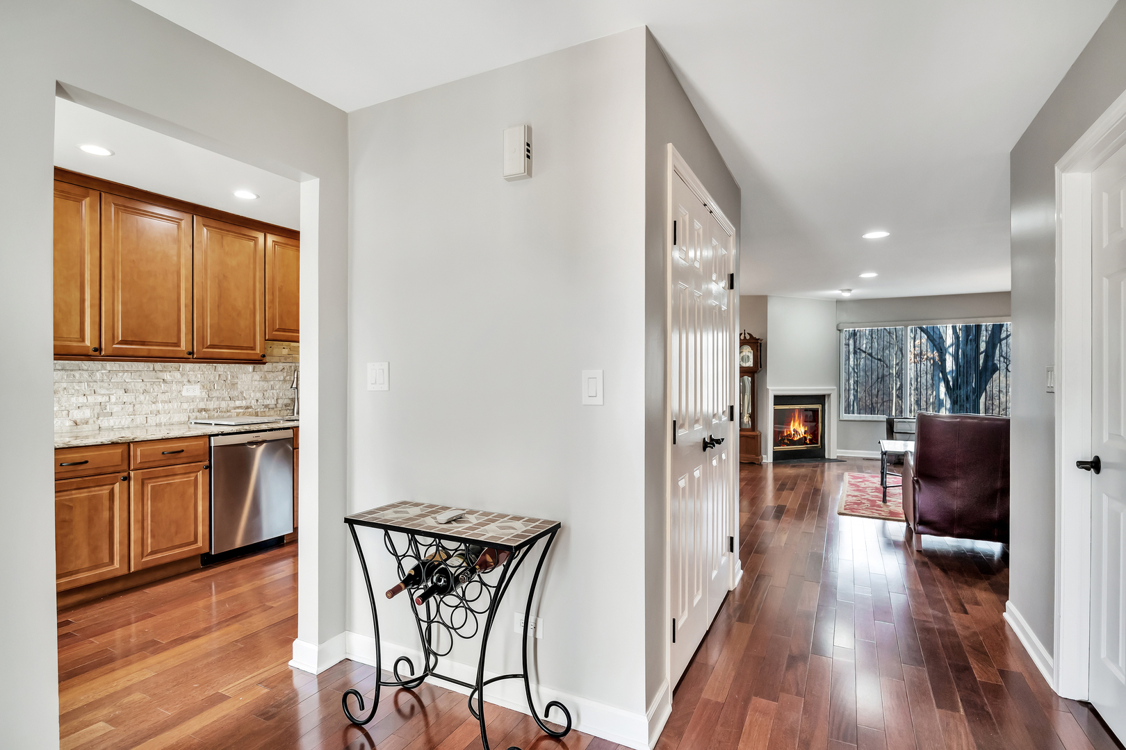 66 Hunt Trail, Lake Barrington, IL 60010