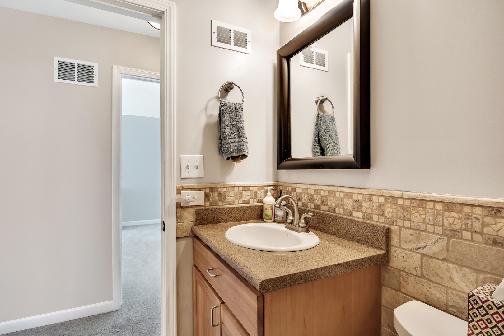 66 Hunt Trail, Lake Barrington, IL 60010