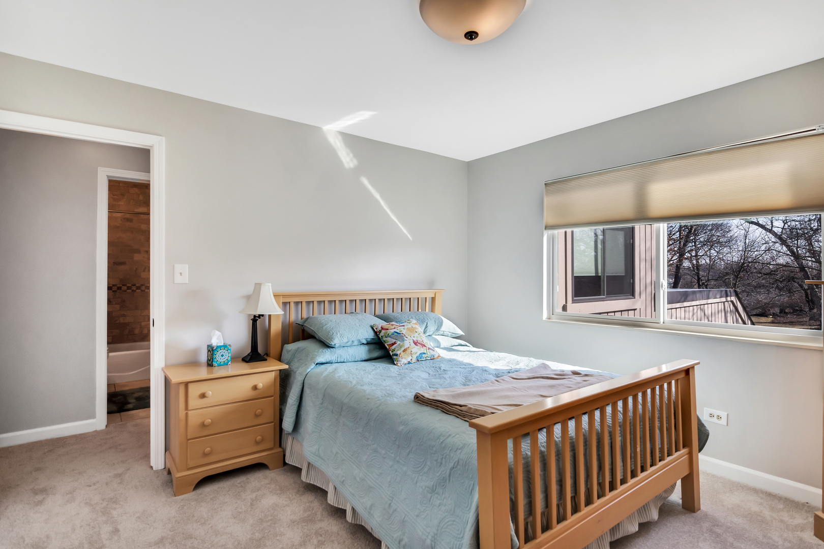 66 Hunt Trail, Lake Barrington, IL 60010