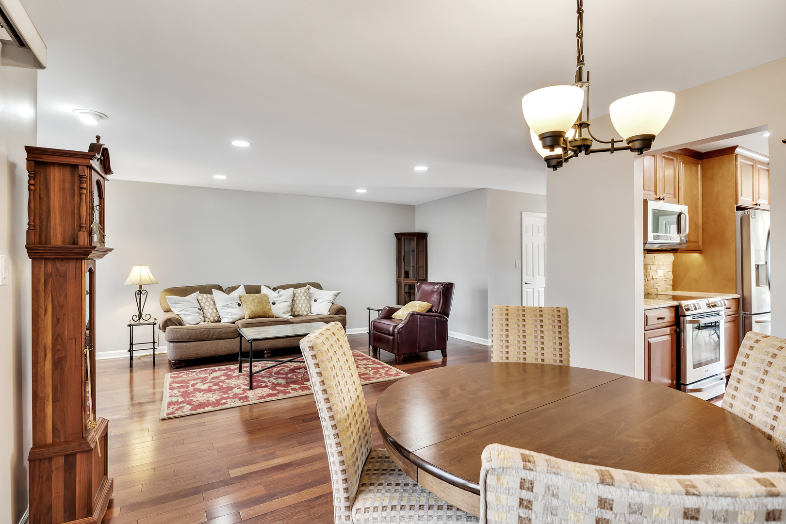 66 Hunt Trail, Lake Barrington, IL 60010