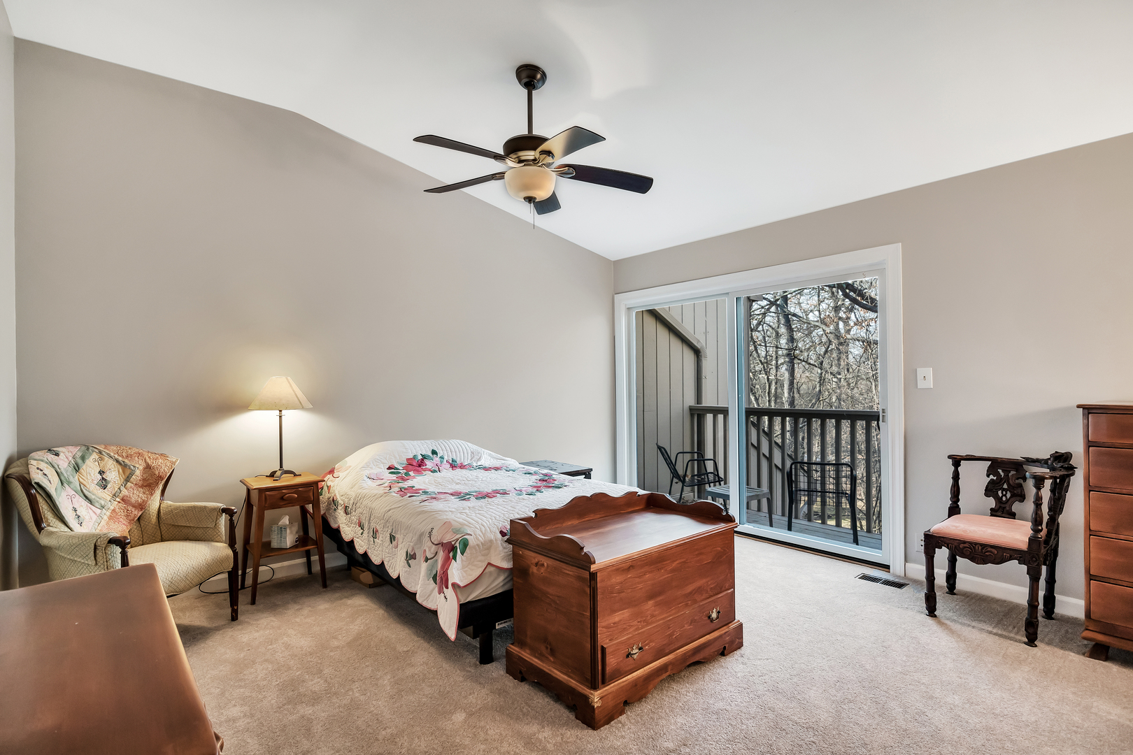 66 Hunt Trail, Lake Barrington, IL 60010