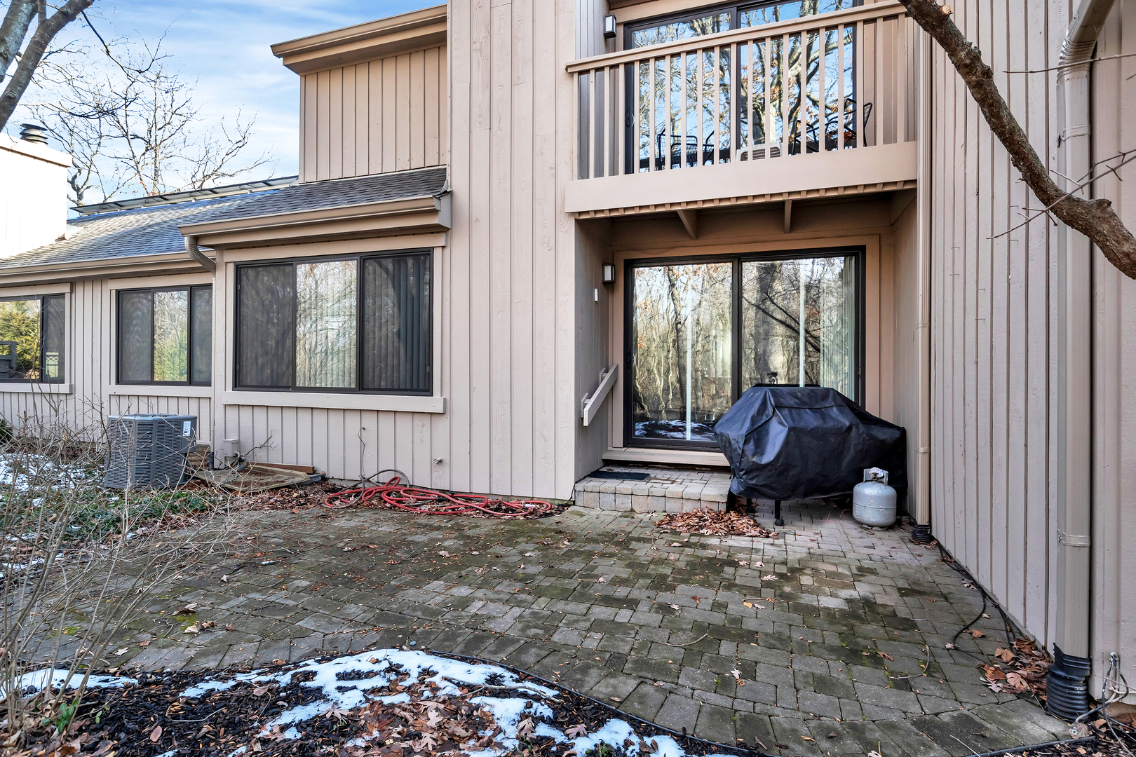 66 Hunt Trail, Lake Barrington, IL 60010