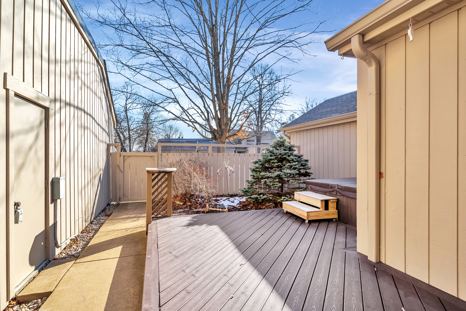 66 Hunt Trail, Lake Barrington, IL 60010