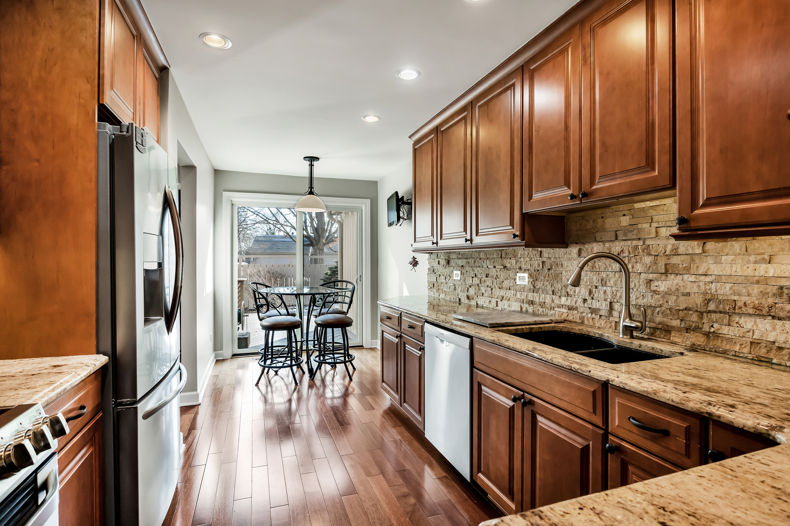 66 Hunt Trail, Lake Barrington, IL 60010