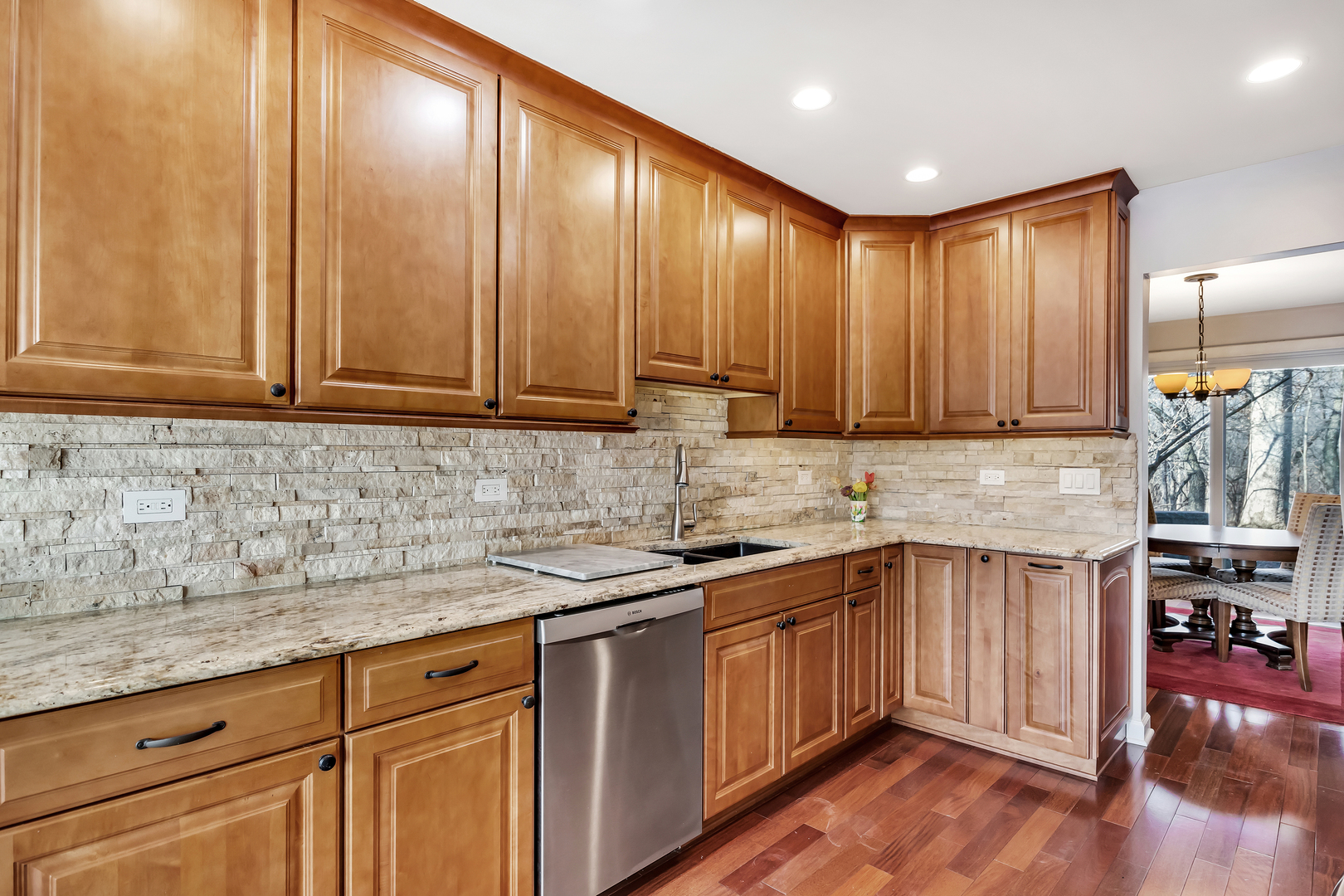 66 Hunt Trail, Lake Barrington, IL 60010