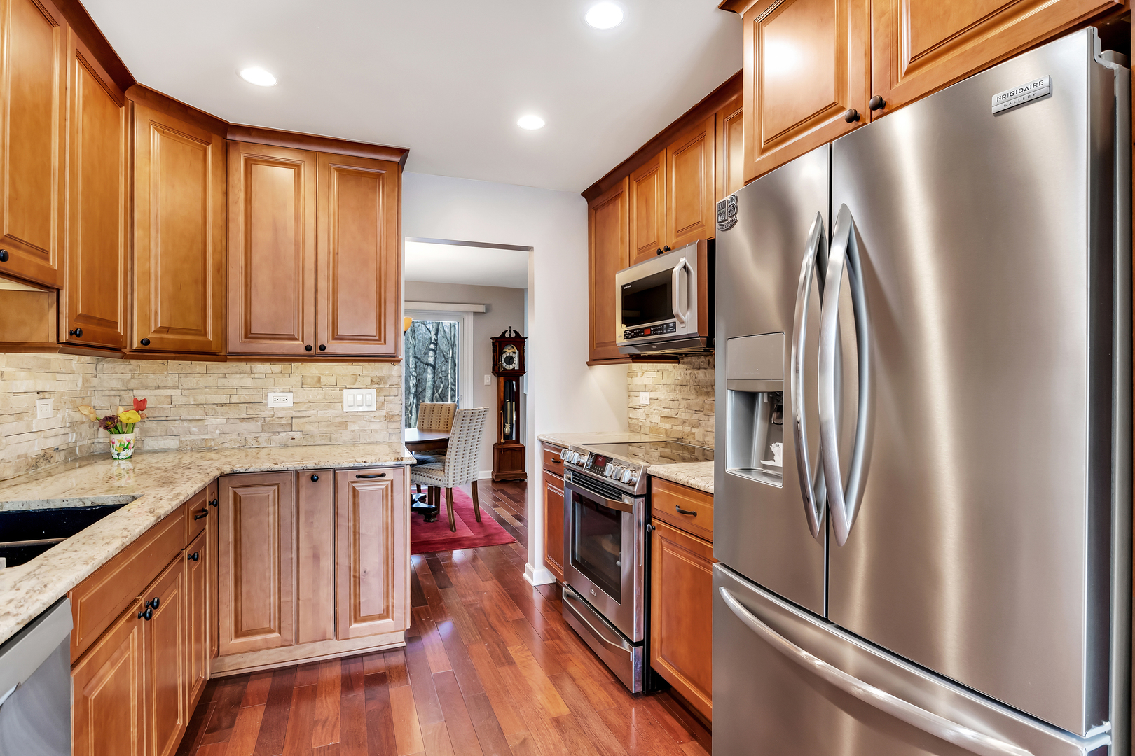 66 Hunt Trail, Lake Barrington, IL 60010