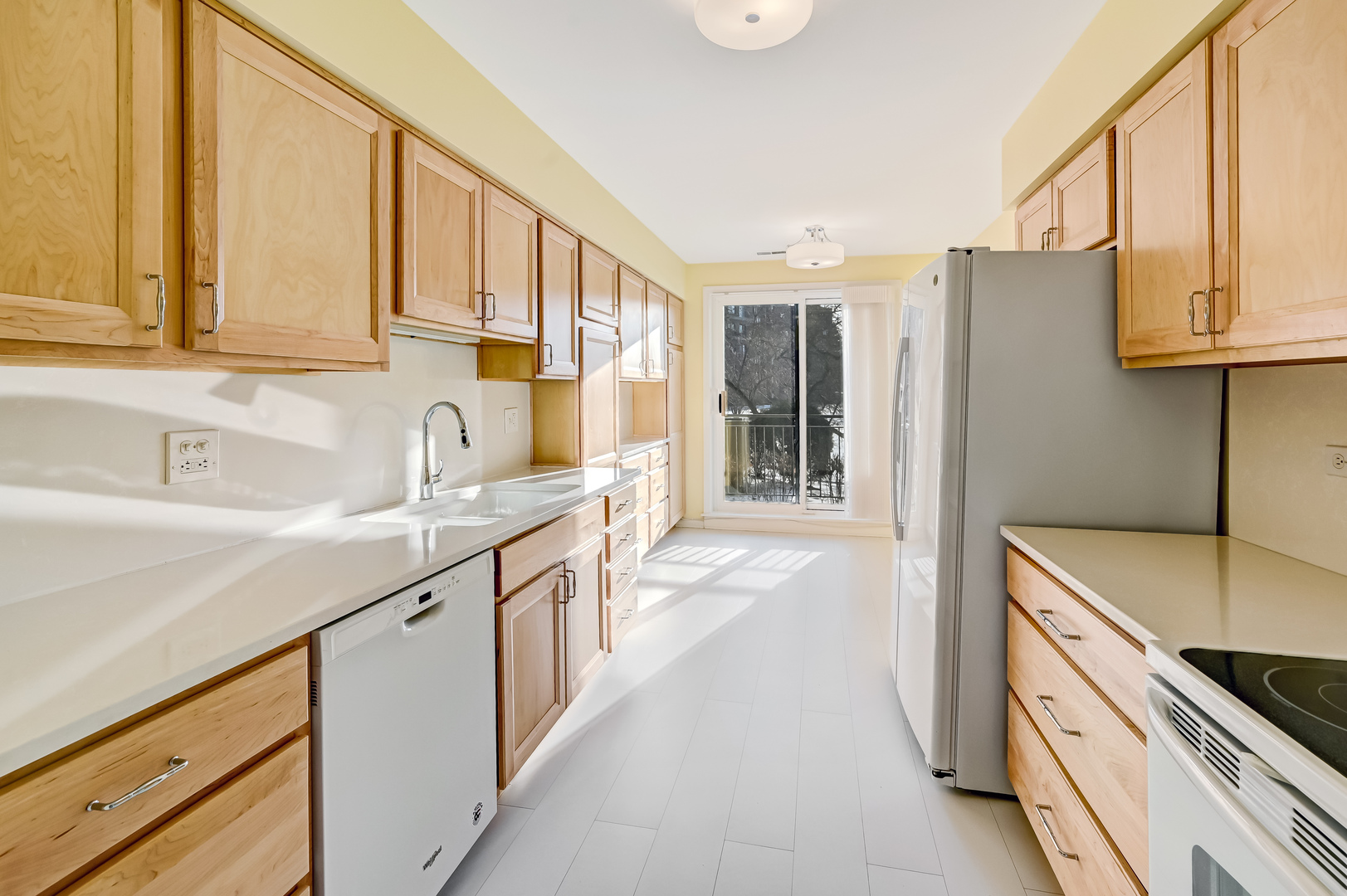 601 Lake Hinsdale Drive #112, Willowbrook, IL 60527