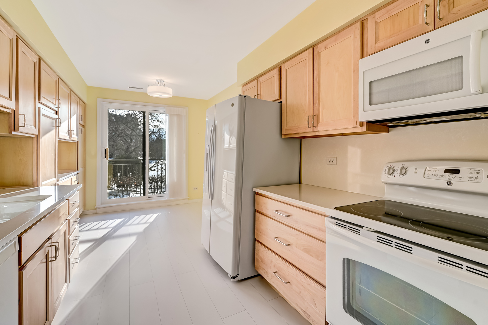 601 Lake Hinsdale Drive #112, Willowbrook, IL 60527