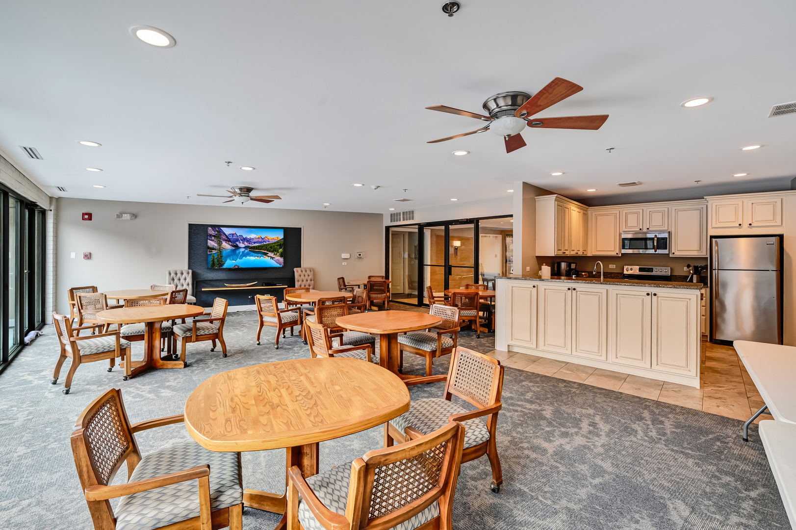 601 Lake Hinsdale Drive #112, Willowbrook, IL 60527