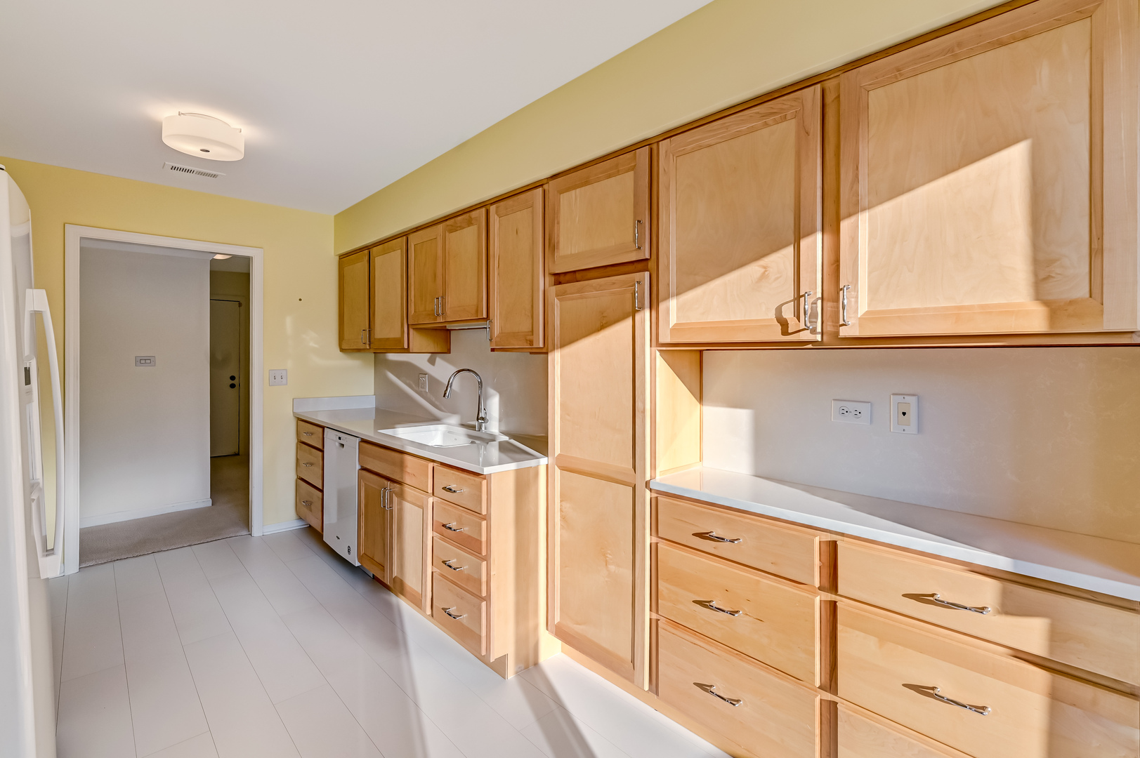 601 Lake Hinsdale Drive #112, Willowbrook, IL 60527