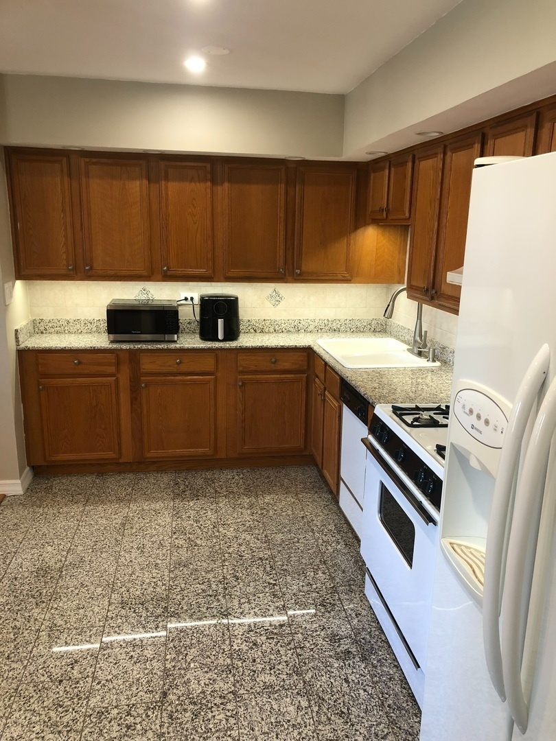 941 N Northwest Highway #3B, Park Ridge, IL 60068