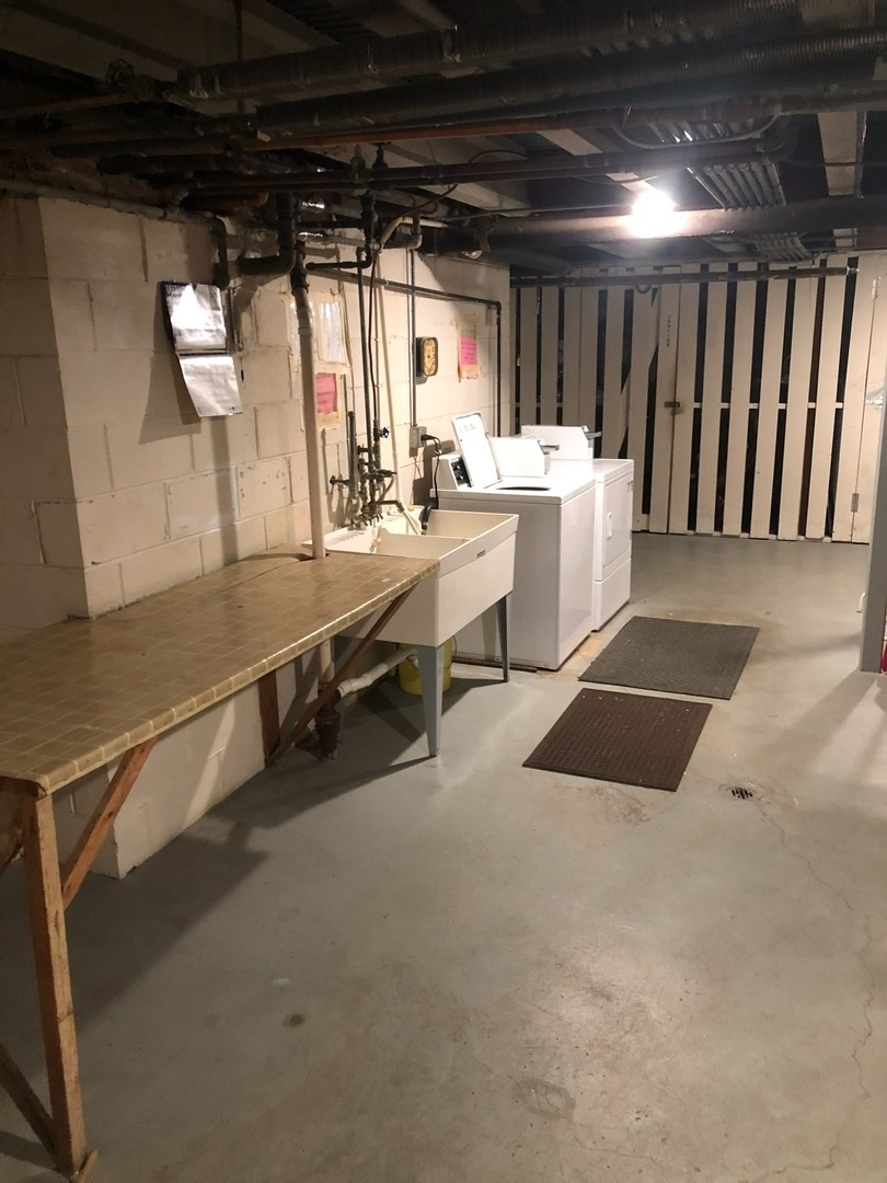 941 N Northwest Highway #3B, Park Ridge, IL 60068