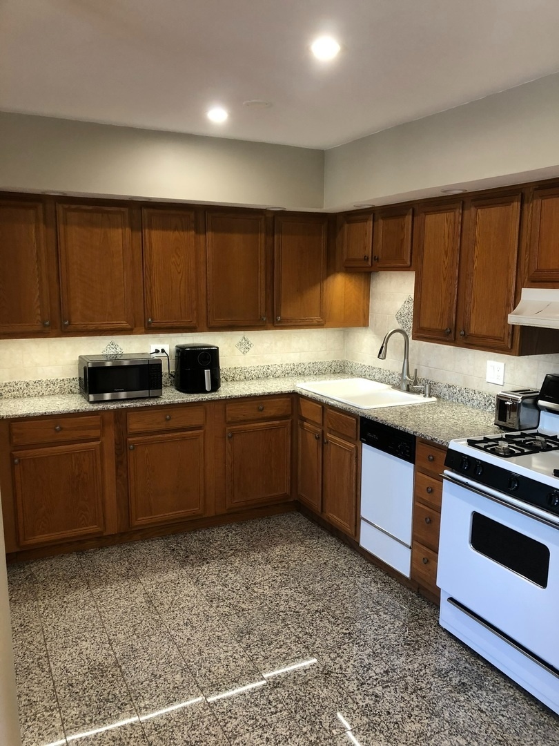 941 N Northwest Highway #3B, Park Ridge, IL 60068