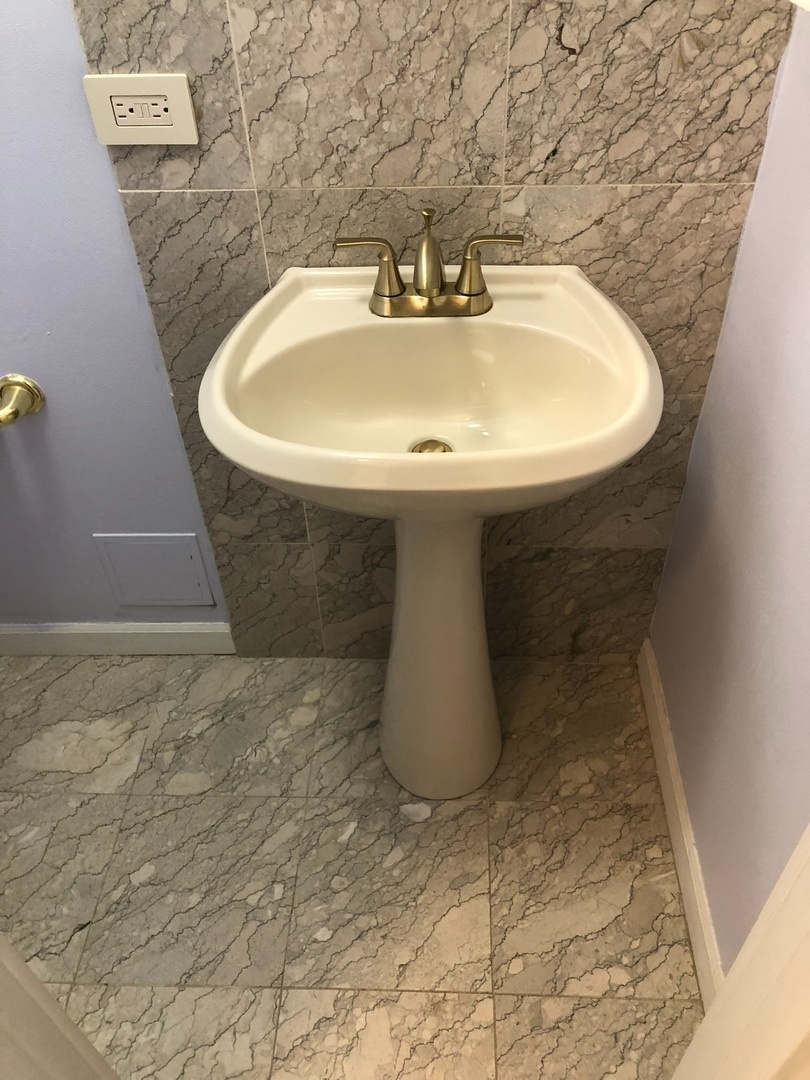 941 N Northwest Highway #3B, Park Ridge, IL 60068