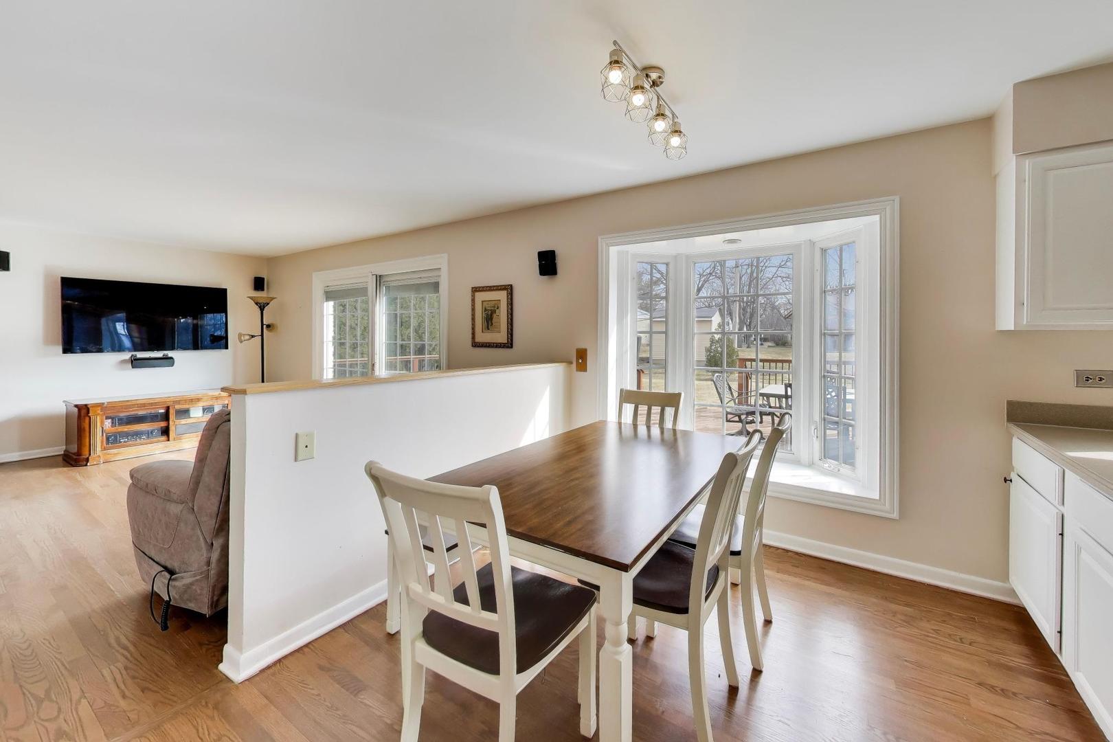 2013 N Windsor Drive, Arlington Heights, IL 60004