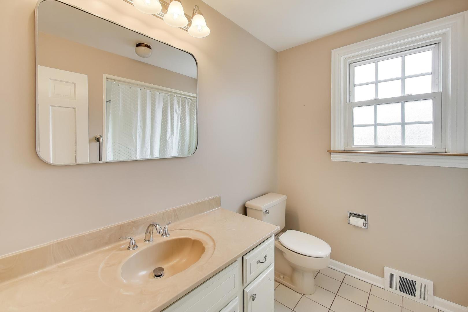 2013 N Windsor Drive, Arlington Heights, IL 60004