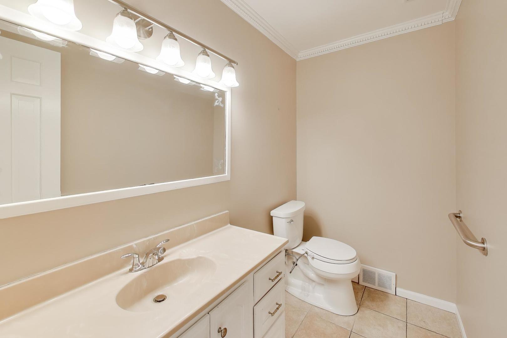 2013 N Windsor Drive, Arlington Heights, IL 60004