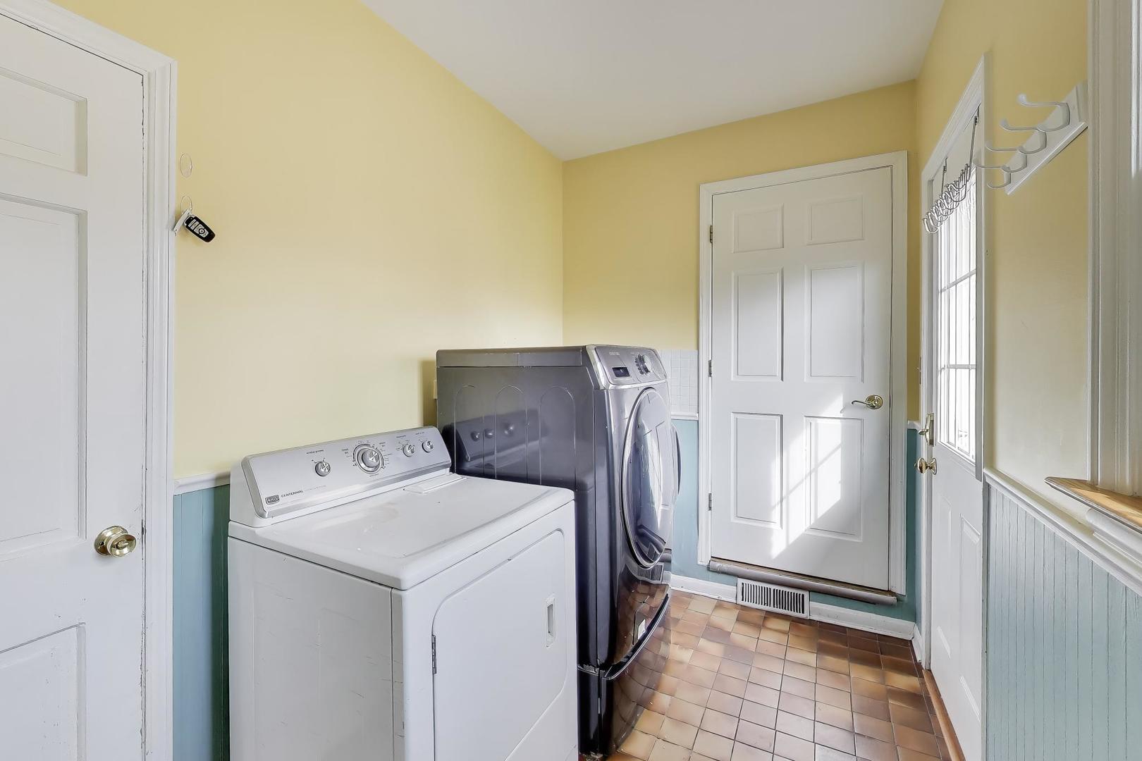 2013 N Windsor Drive, Arlington Heights, IL 60004