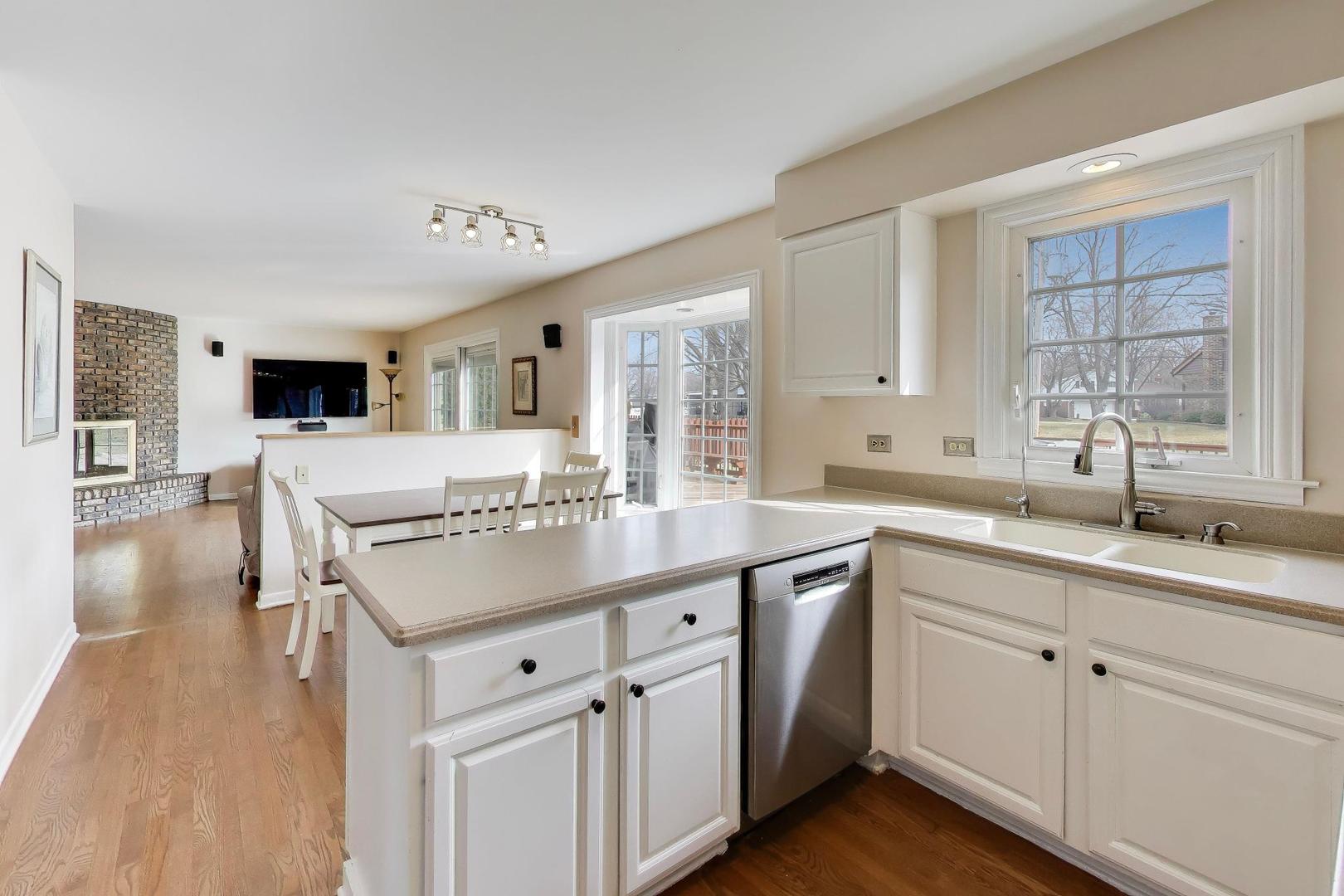 2013 N Windsor Drive, Arlington Heights, IL 60004