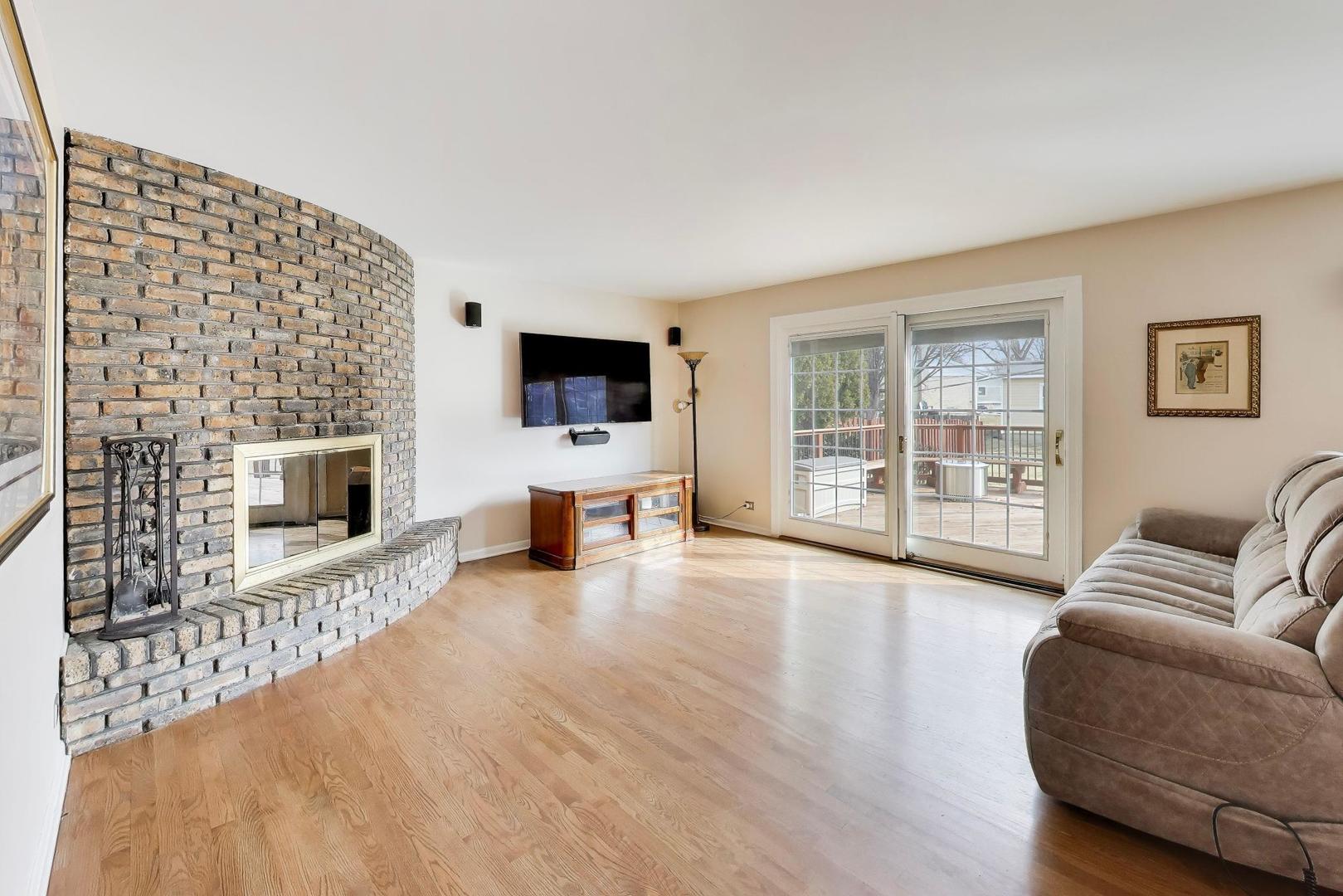 2013 N Windsor Drive, Arlington Heights, IL 60004