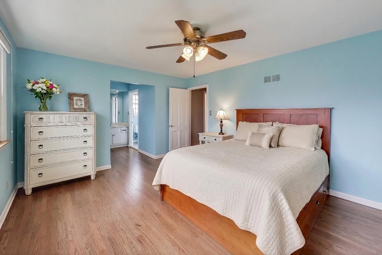 2013 N Windsor Drive, Arlington Heights, IL 60004