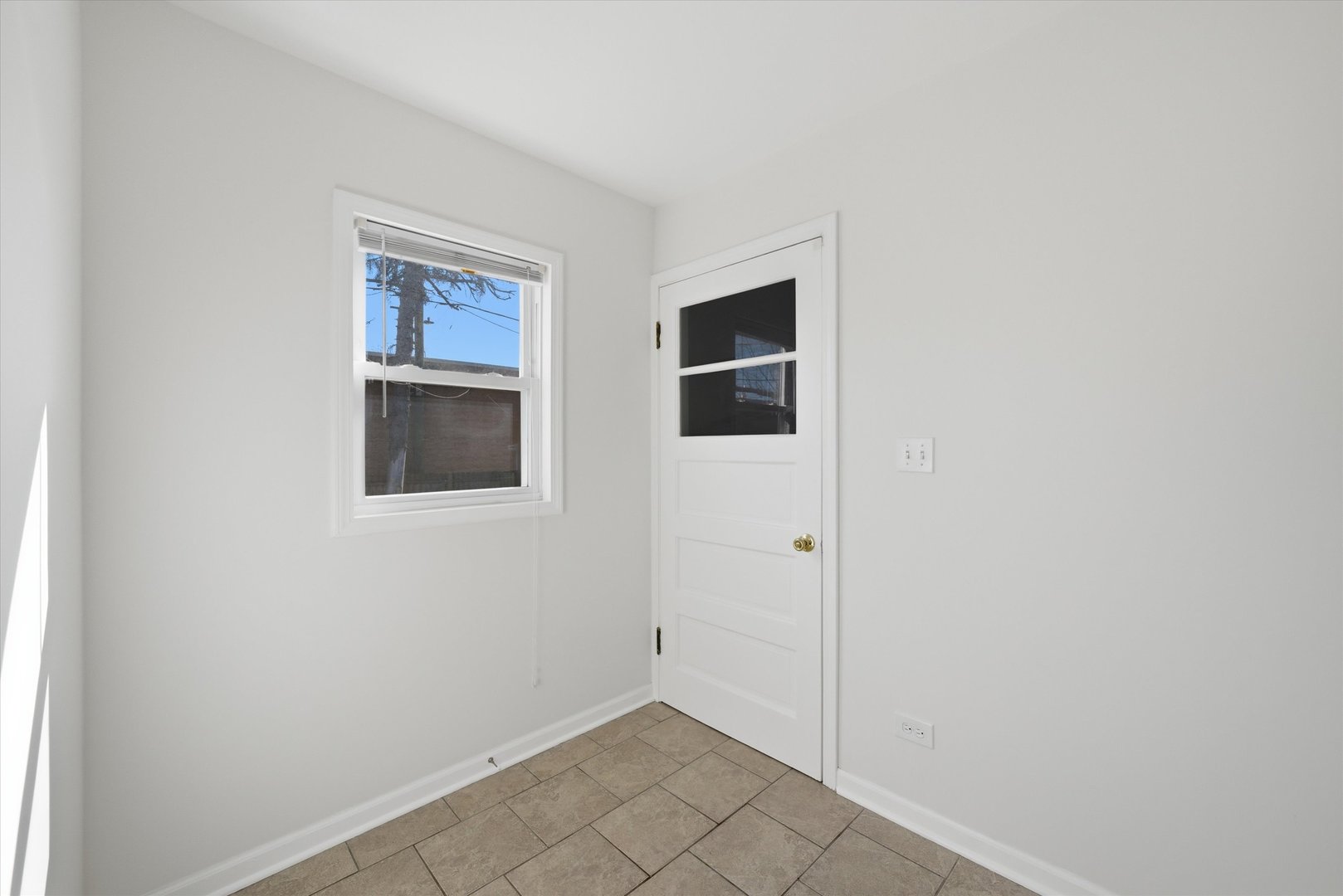 8233 S Harper Avenue, Chicago, IL 60619