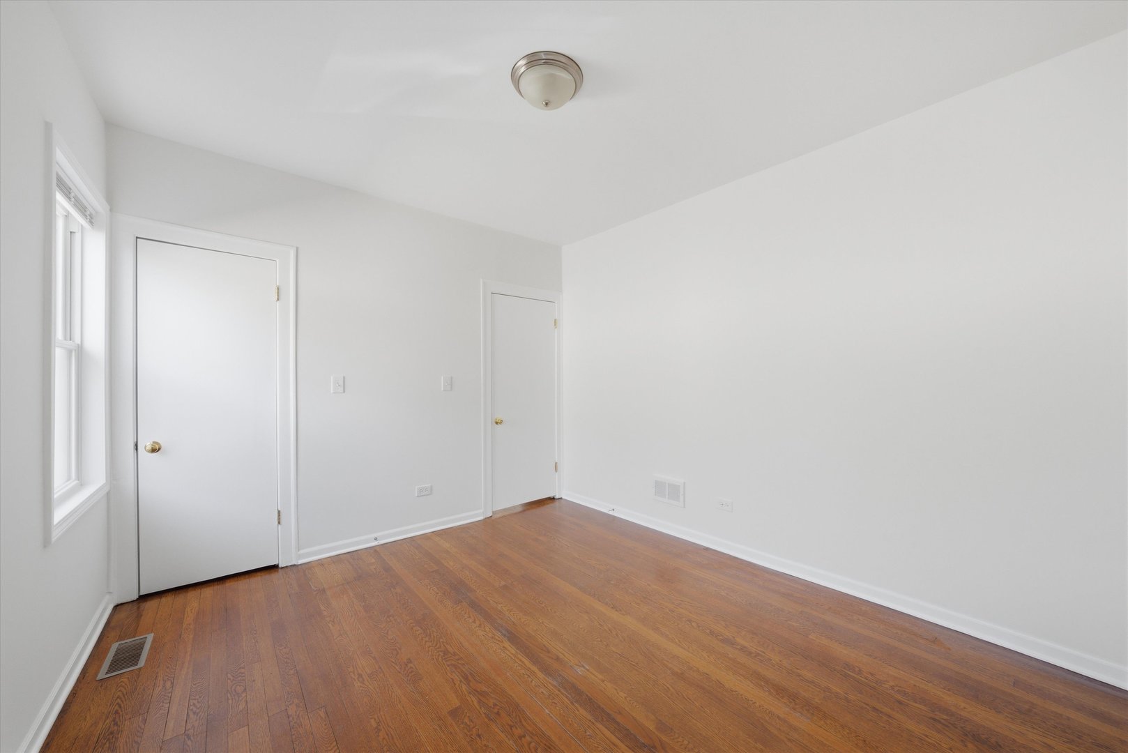 8233 S Harper Avenue, Chicago, IL 60619