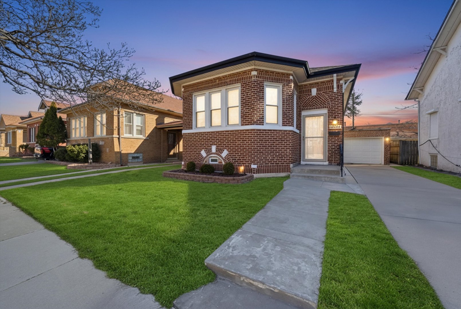 8233 S Harper Avenue, Chicago, IL 60619