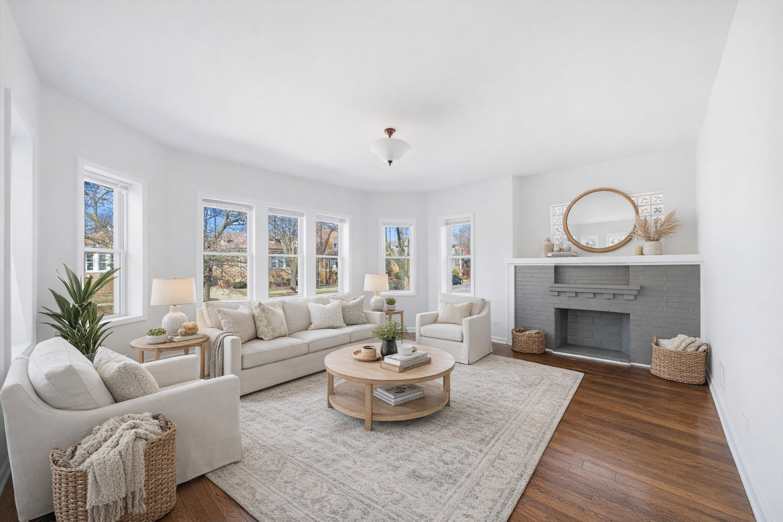 8233 S Harper Avenue, Chicago, IL 60619