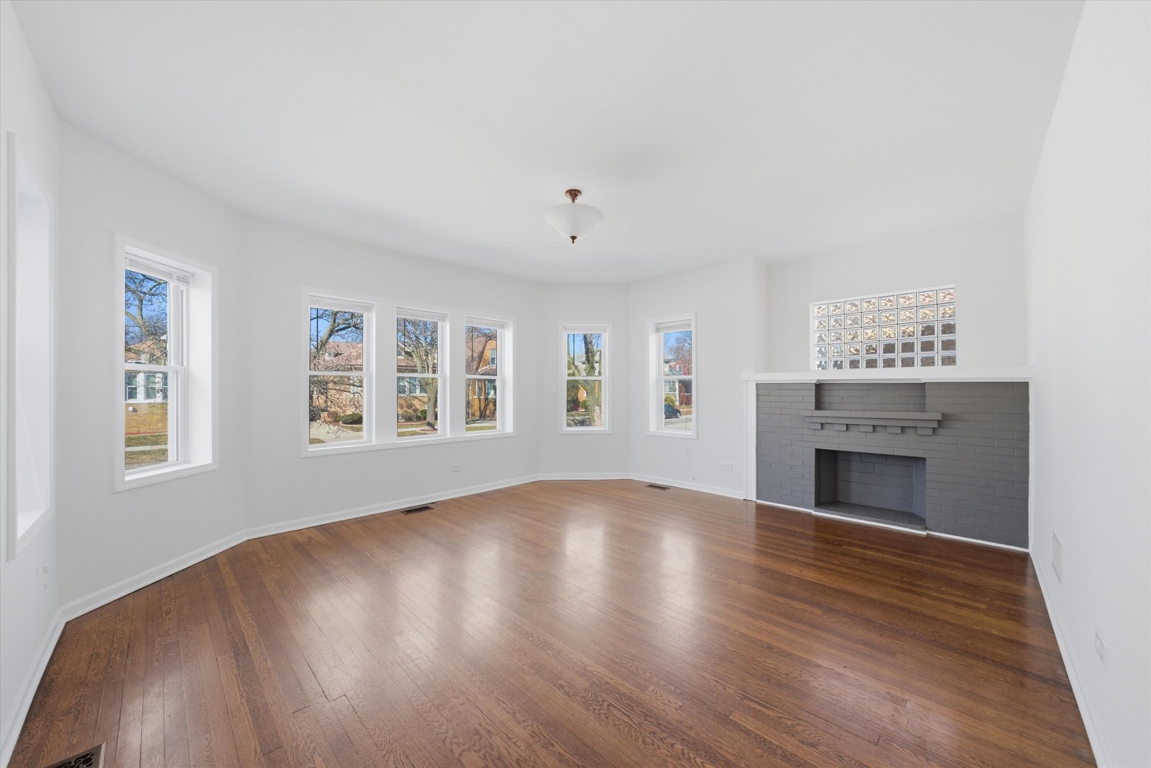 8233 S Harper Avenue, Chicago, IL 60619