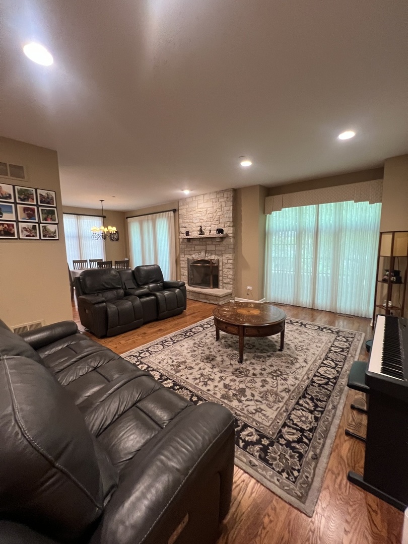 1231 Caroline Court, Vernon Hills, IL 60061