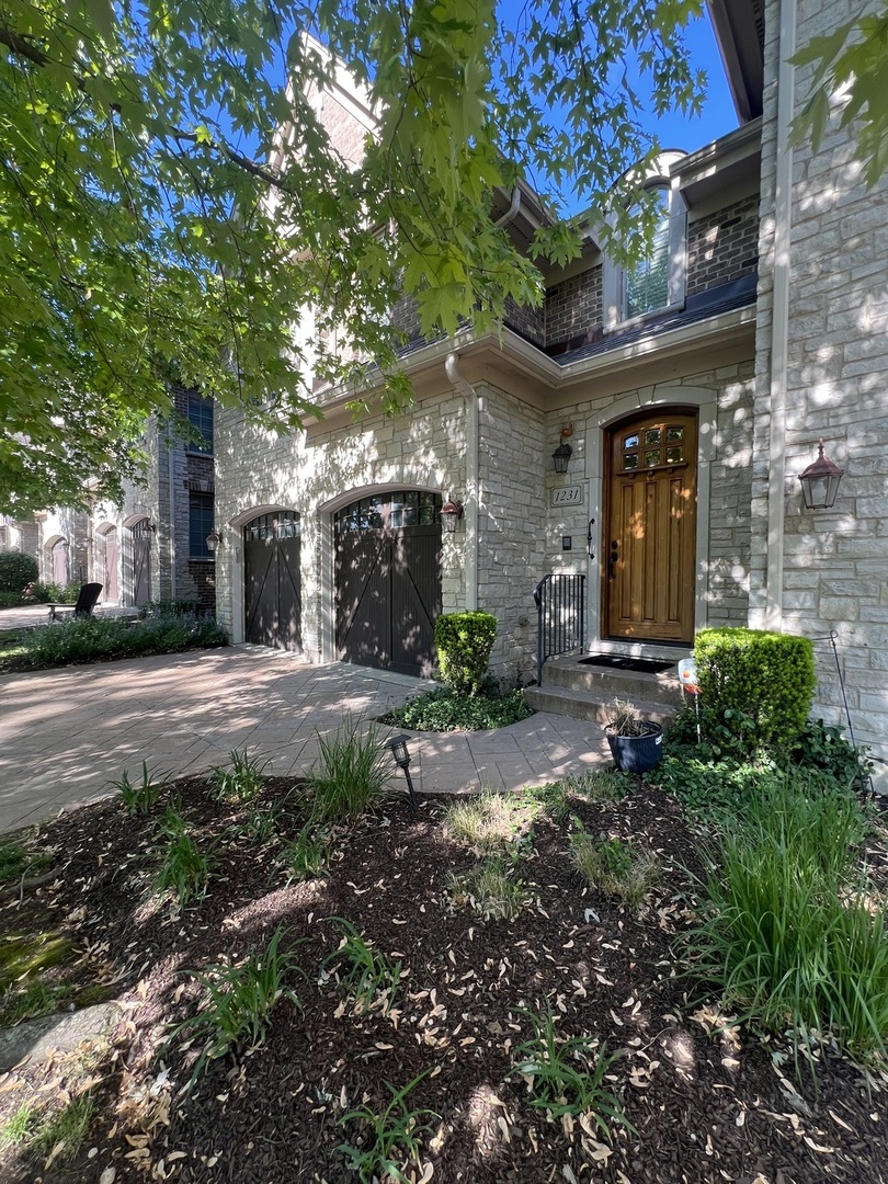 1231 Caroline Court, Vernon Hills, IL 60061