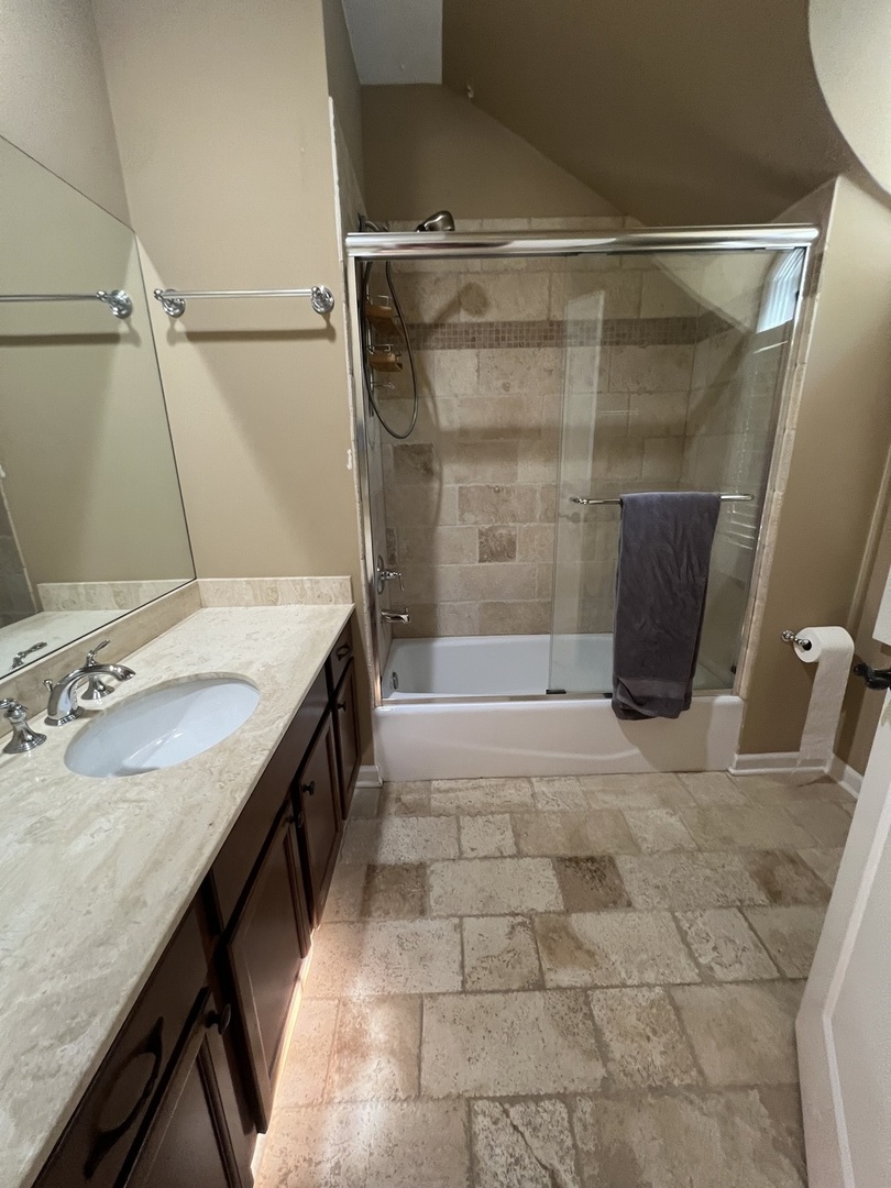 1231 Caroline Court, Vernon Hills, IL 60061