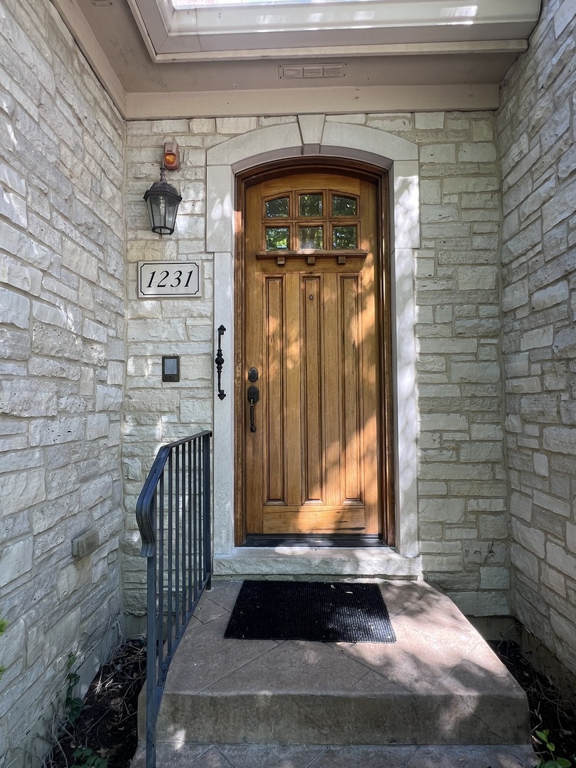 1231 Caroline Court, Vernon Hills, IL 60061