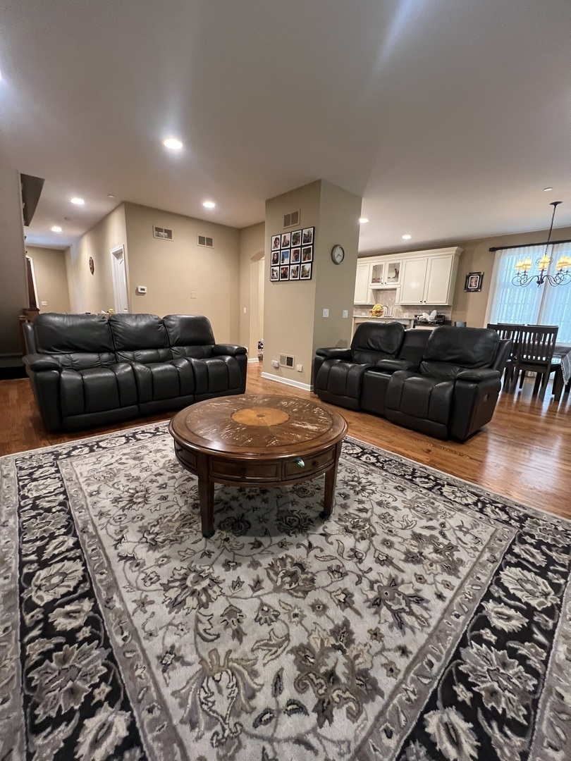 1231 Caroline Court, Vernon Hills, IL 60061