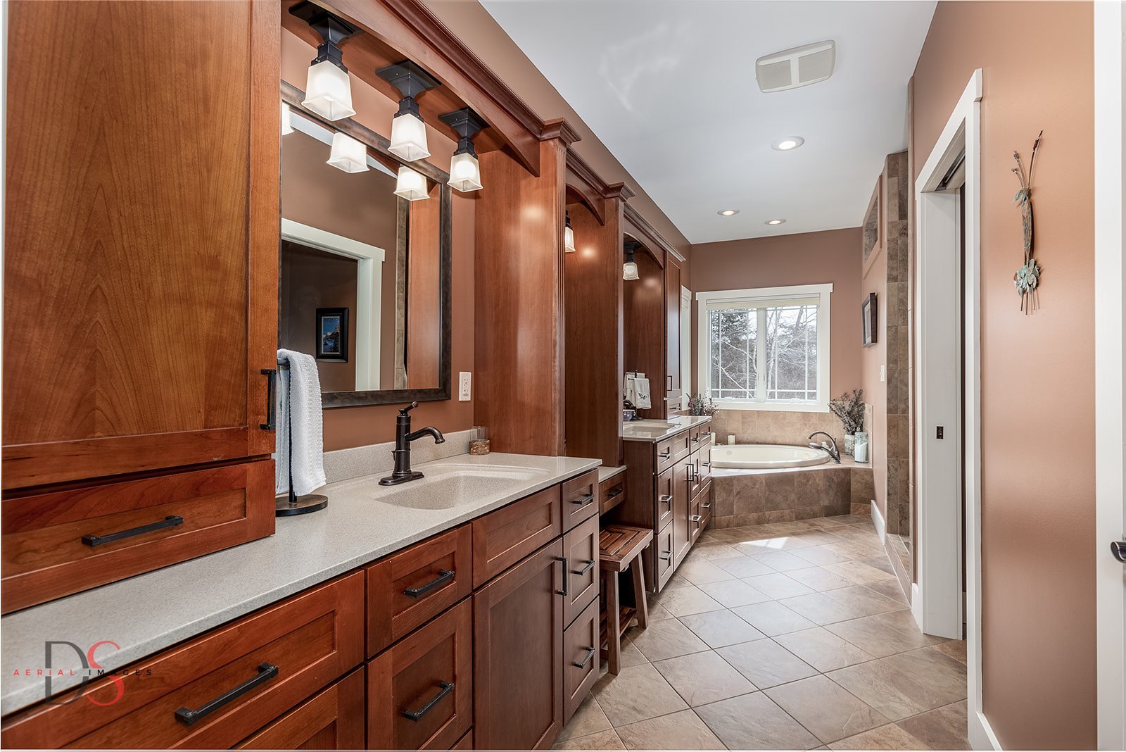 941 N 2150th Road, Ottawa, IL 61348