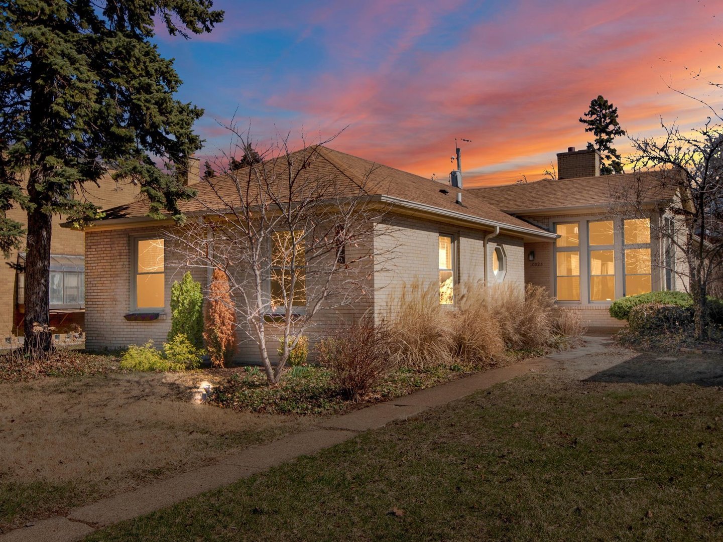 10025 S Hamilton Avenue, Chicago, IL 60643