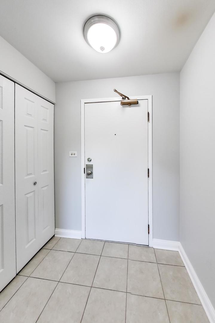 6340 Americana Drive #118, Willowbrook, IL 60527