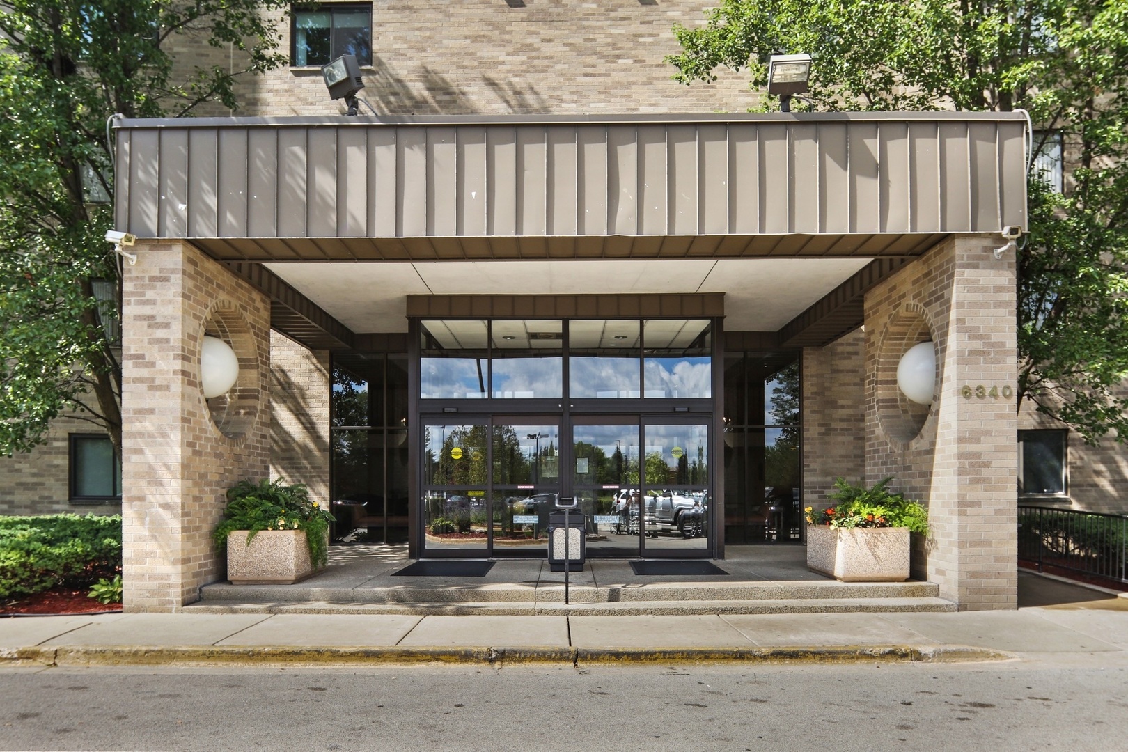 6340 Americana Drive #118, Willowbrook, IL 60527